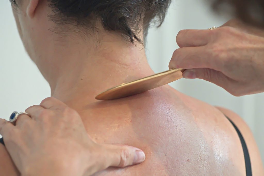 Gua Sha sur nuque