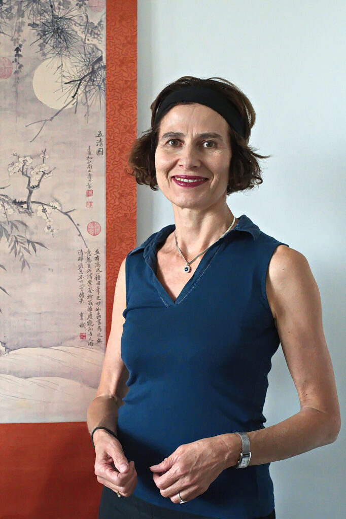 Sandrine Trouvelot dans son cabinet
